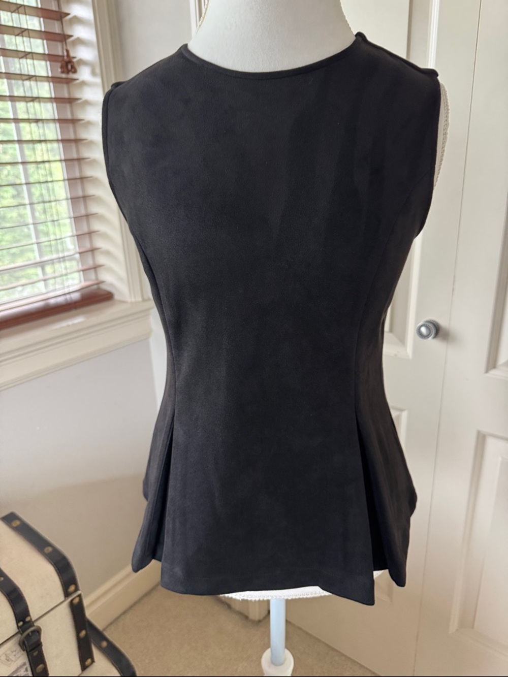 Tahari Black Sleeveless Top